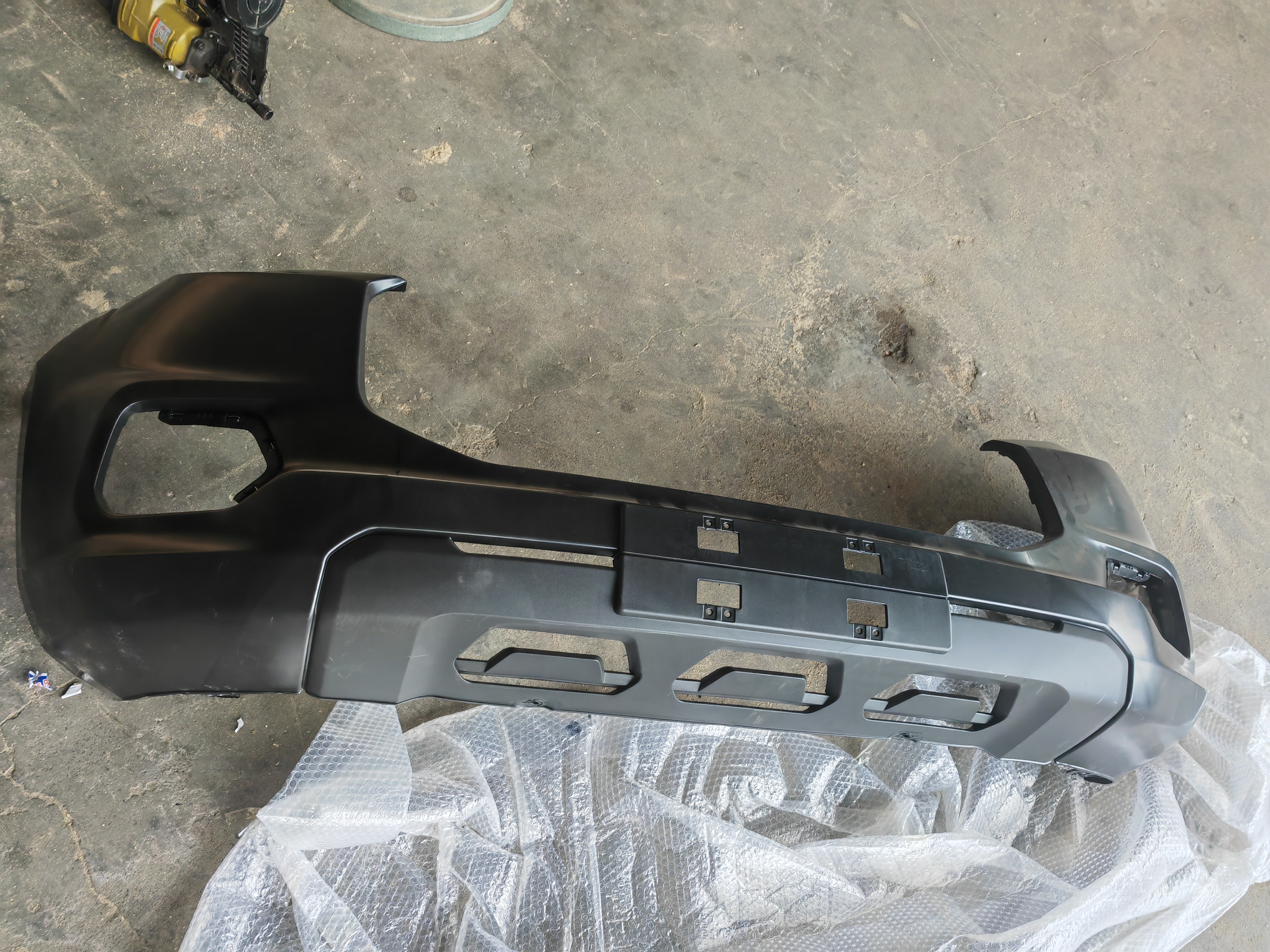 Zibo Baiwang Machinery Equipment Co., Ltd. Exporte avec succès yuhu 7 pièces automobiles en Afghanistan, renforcement 'ceinture et route ' Coopération internationale