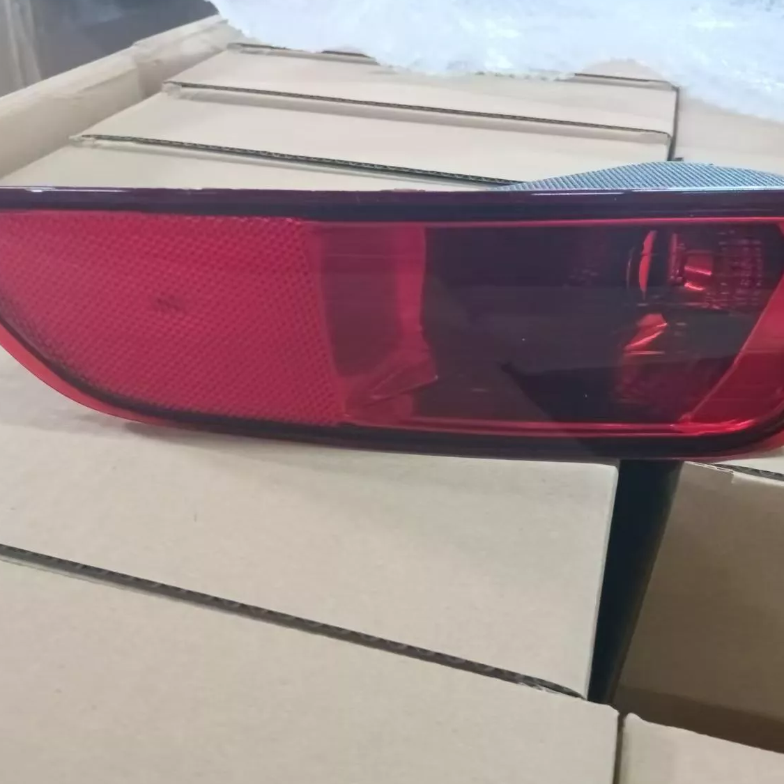 Zibo Baiwang Machinery Equipment Co., Ltd. réalise une percée dans l'exportation internationale : 100 unités de phares Volvo expédiées avec succès